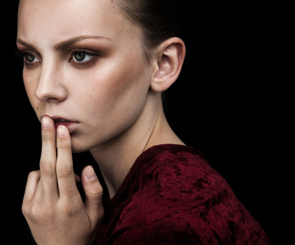 Female model with smoky eye makeup by Nika Vaughan